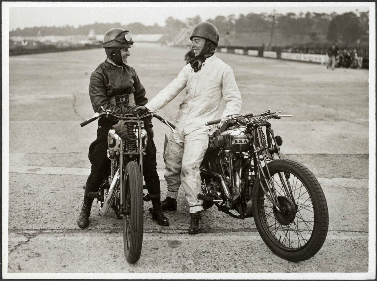 Theresa Wallach and Florence Blenkiron: The Desert Trailblazers of 1935 - Rottweiler Motors